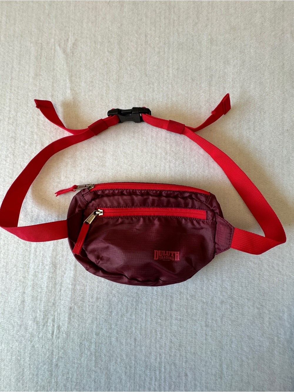 Duluth Trading Co Maroon and Red Belt Bag
